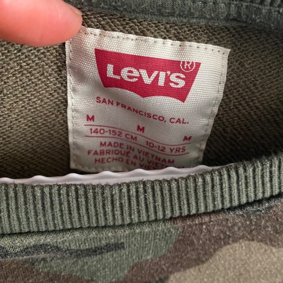 Levi’s | Camo Crewneck - Picture 3 of 3